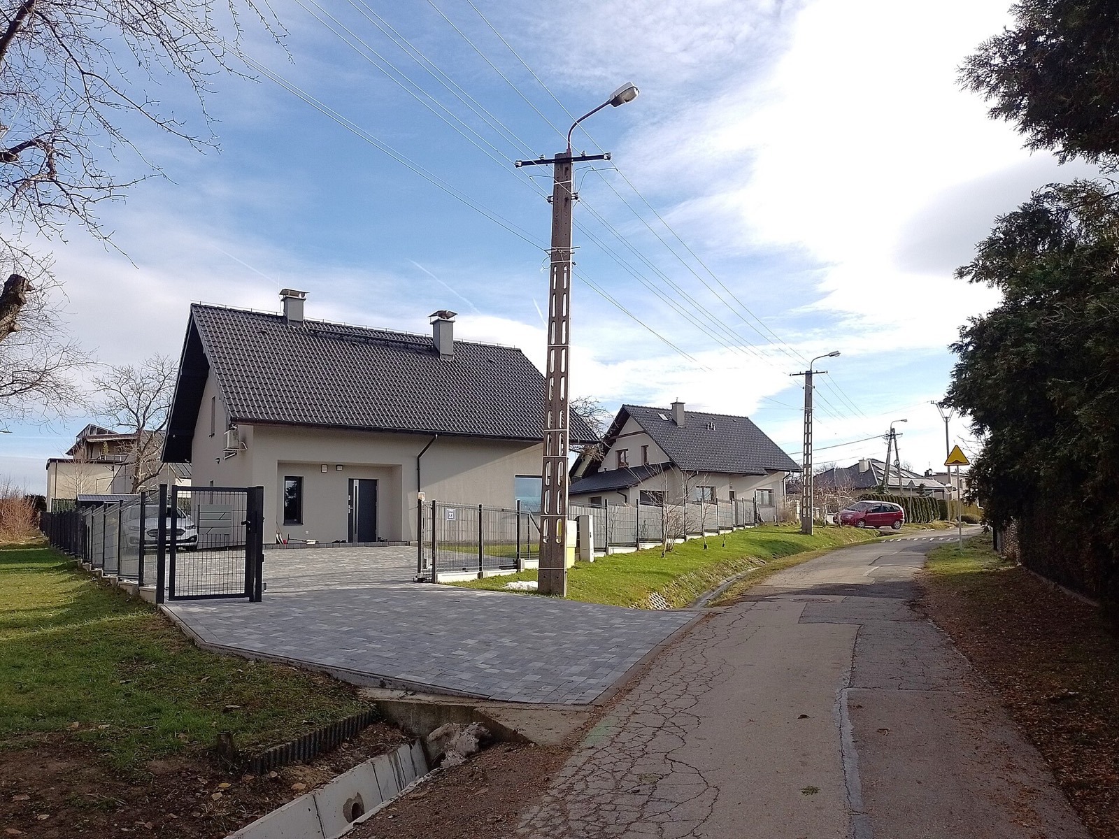 Dom na dużej działce w Rymaniu — zdjęcie 2
